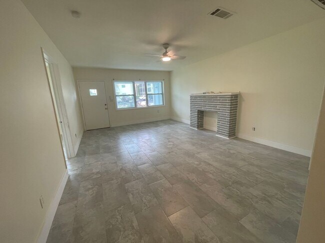 Building Photo - 2194 Ponce De Leon Cir