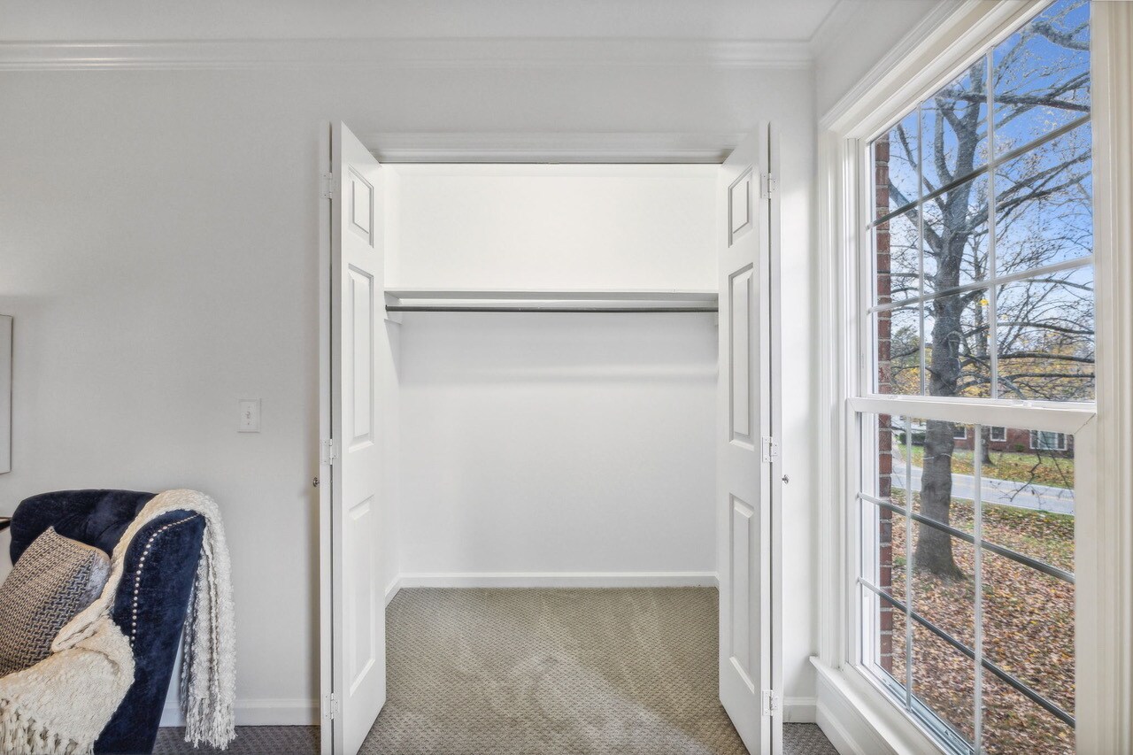 Building Photo - 4100 Lealand Ln