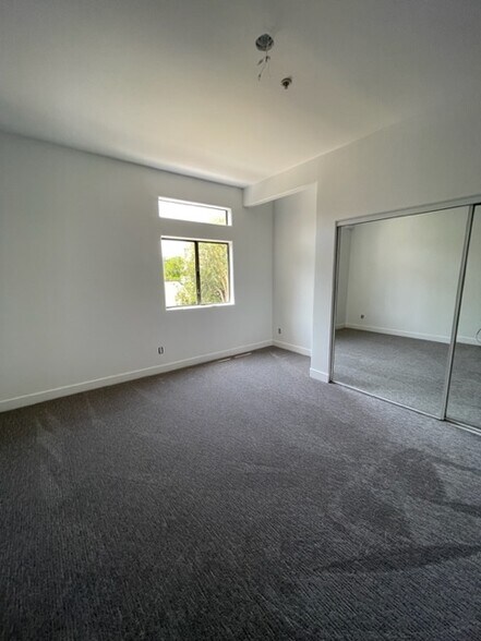 Building Photo - 4477 Woodman Ave