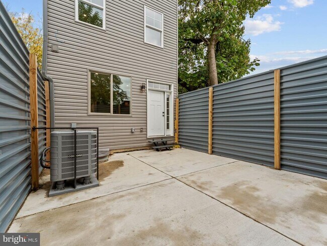 Building Photo - 1682 N 54th St