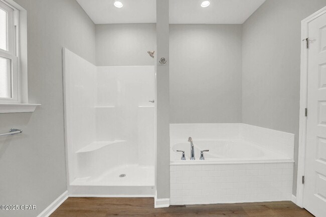Building Photo - 408 Raven Ln