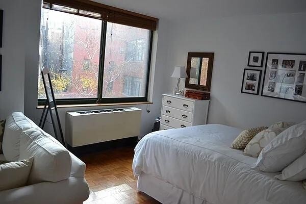 Building Photo - 295 Greenwich St