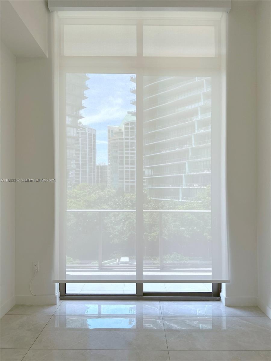 Building Photo - 2655 S Bayshore Dr