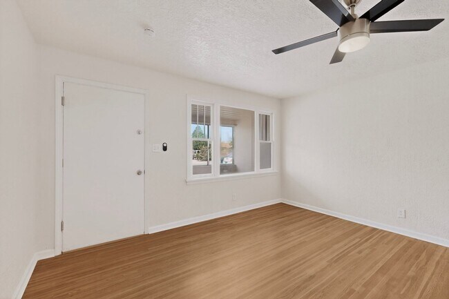 Building Photo - 714-714 Madison St NE