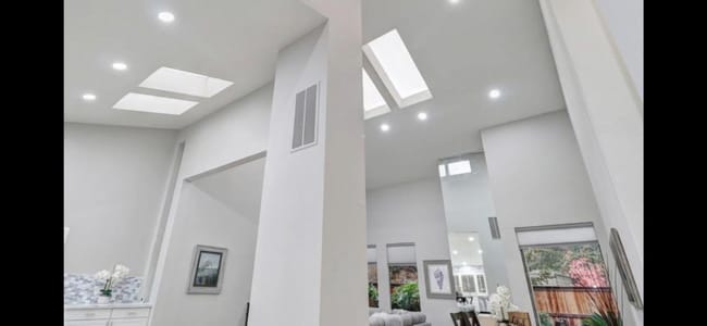 Building Photo - Spacious and beautiful 3 bedroom 2 bath ho...