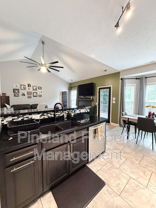 Building Photo - 229 Scarlet Oak Dr