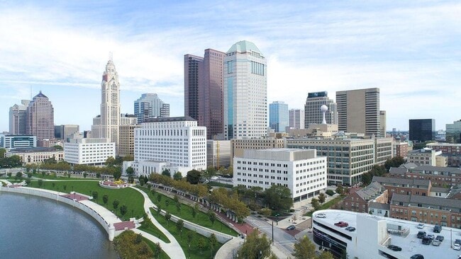 Building Photo - 445 Oakland Park Ave