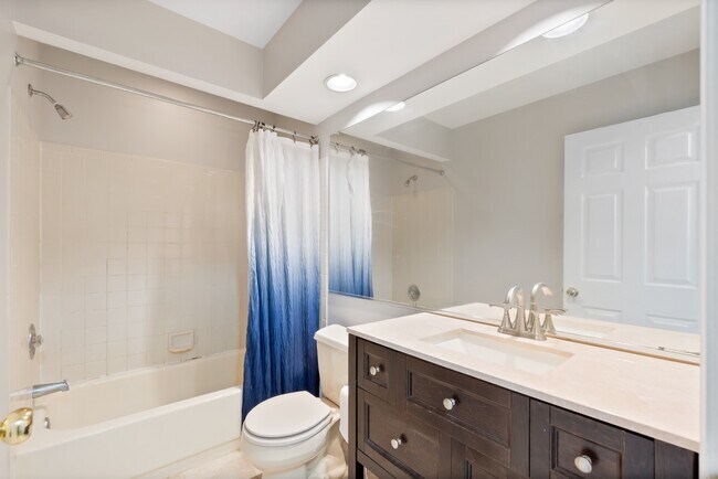 Building Photo - 9401 Rosmarin Way