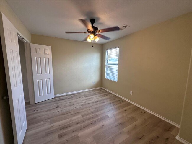 Building Photo - 5807 Camelia Evergreen Ln