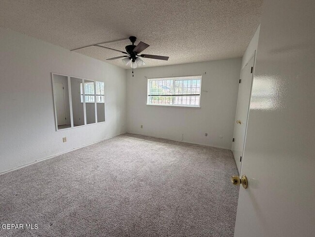 Building Photo - 6700 Escondido Dr