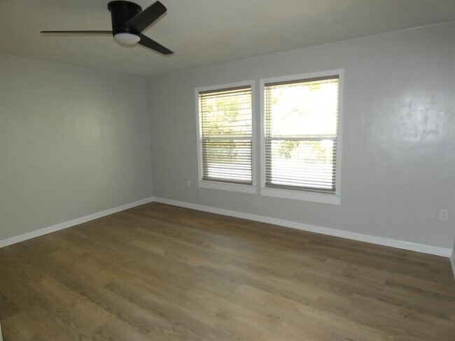 Building Photo - 1405 S Jefferson St