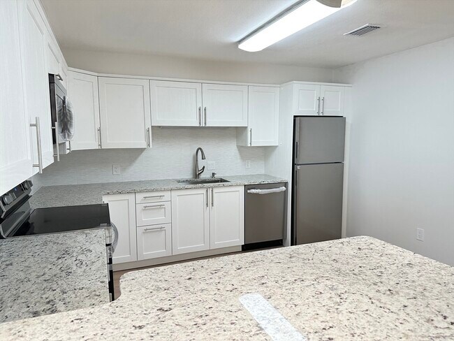 Building Photo - 1004 Paradise Rd