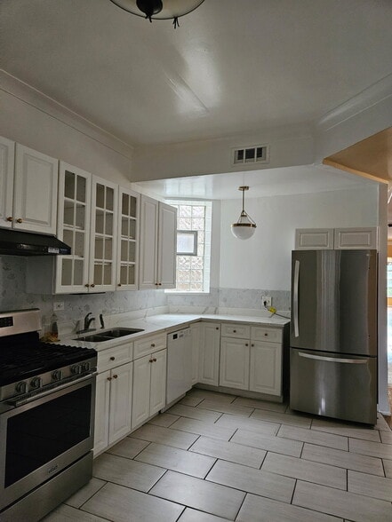 Kitchen - 6110 S Kimbark Ave
