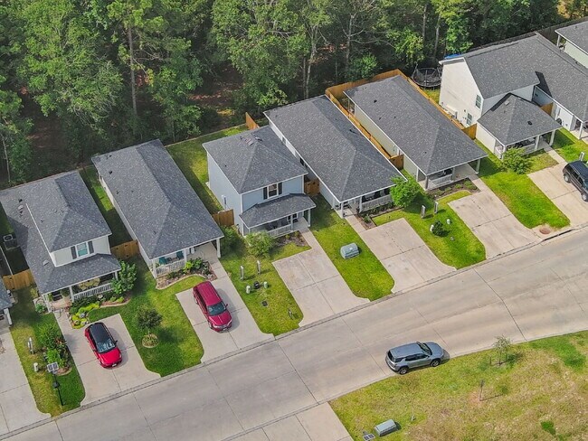 Building Photo - Welcome home to this charming 2-bedroom, 1-bath home in the growing Marie Village community of Co...