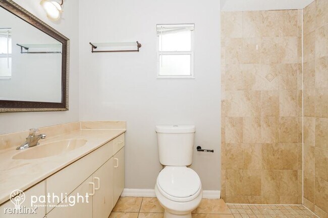 Building Photo - 3 br, 2 bath House - 450 S Cedar Ave UNIT