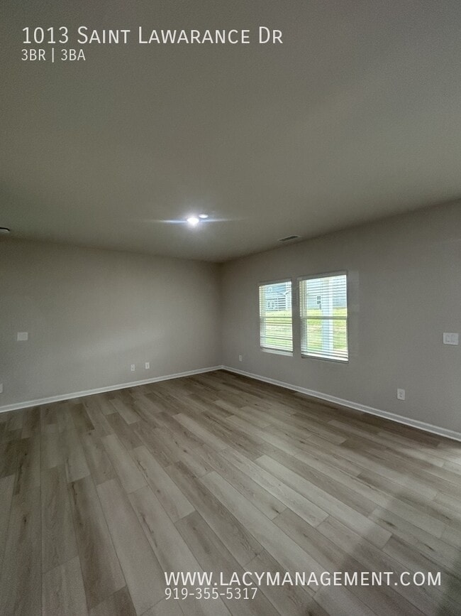 Building Photo - 1013 St Lawrence Dr