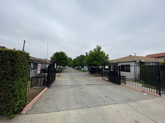 Primary Photo - 13827 LA