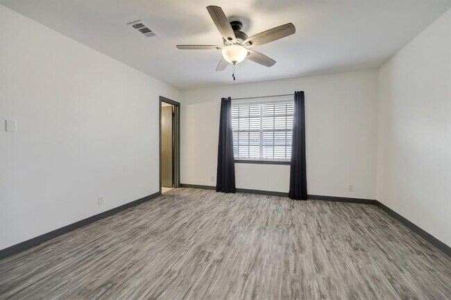 Building Photo - 6326 Chevy Chase Dr
