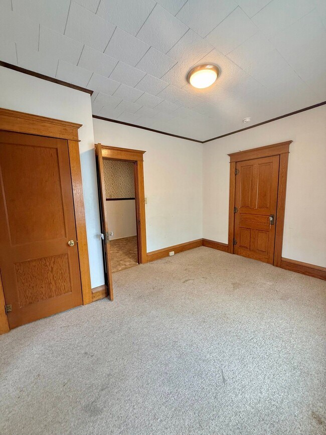 Building Photo - 441 Walnut St