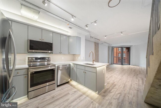 Primary Photo - 616 E St NW
