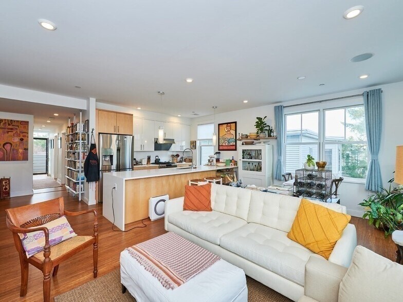 Building Photo - 290 Highland Ave