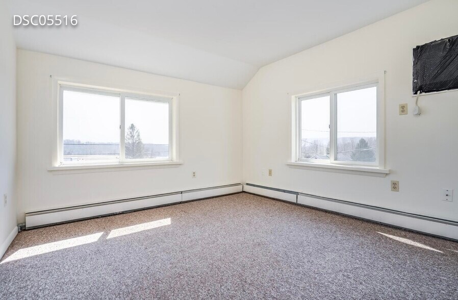 Building Photo - 56 Pond Ln