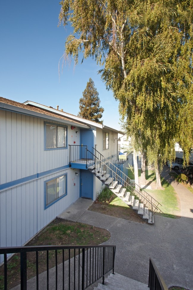 Sunburst Apartments 3266 Blue Ridge Cir Stockton CA 95219 Apartment