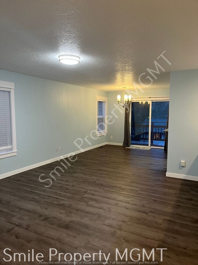 Building Photo - A nice house with 5 beds rooms and 3 baths.