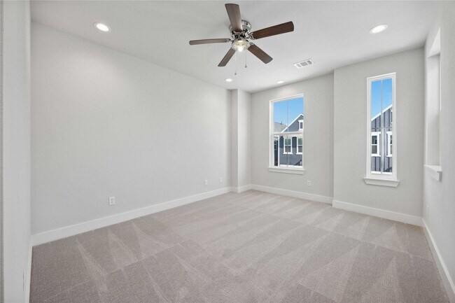 Building Photo - 321 Charlock St