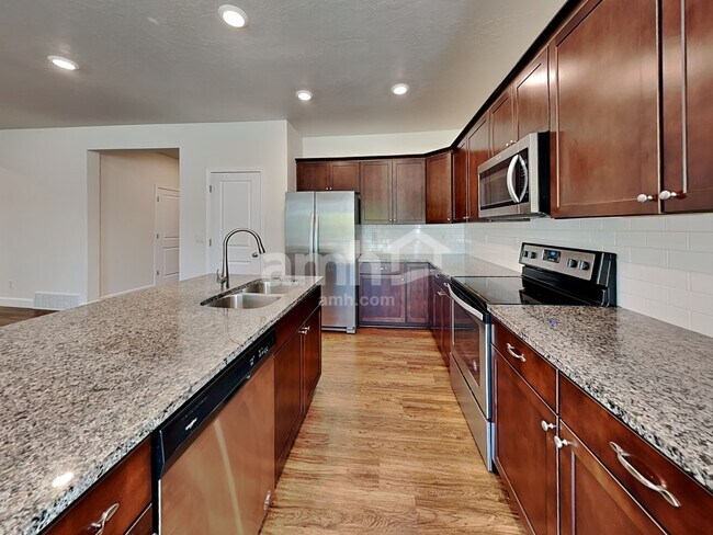 Building Photo - 2997 E S Village Dr