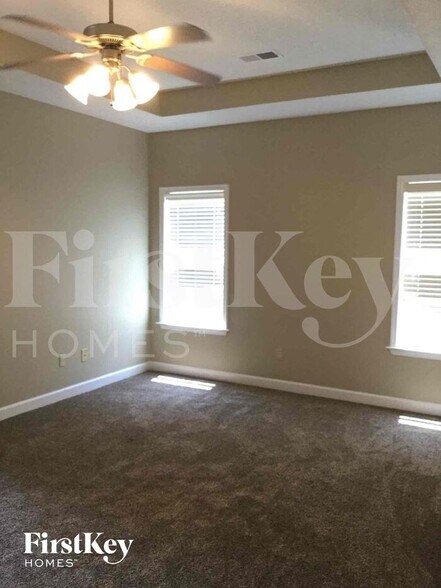 Building Photo - 1628 Needle Oak Dr