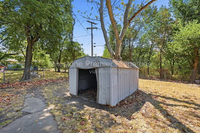 Building Photo - 13 MacArthur Dr