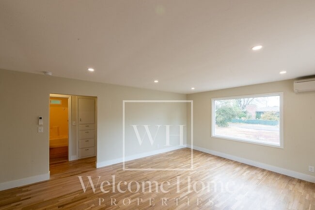 Building Photo - 1233 Boyer Ave
