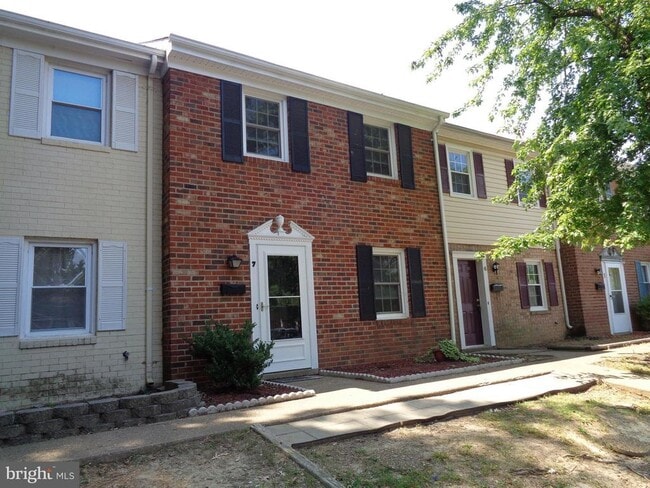 Building Photo - 7 Farrell Ln