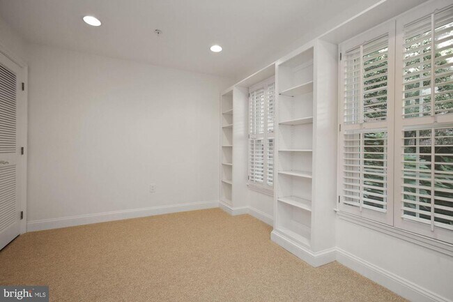 Building Photo - 4910 Montgomery Ln