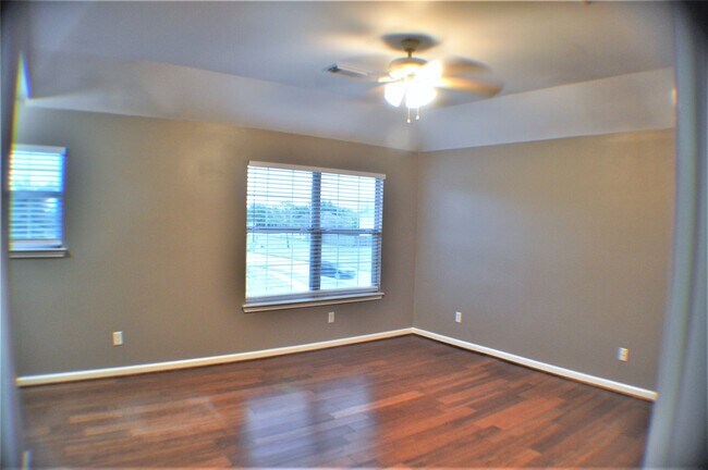 Building Photo - 9503 Deep Valley Dr