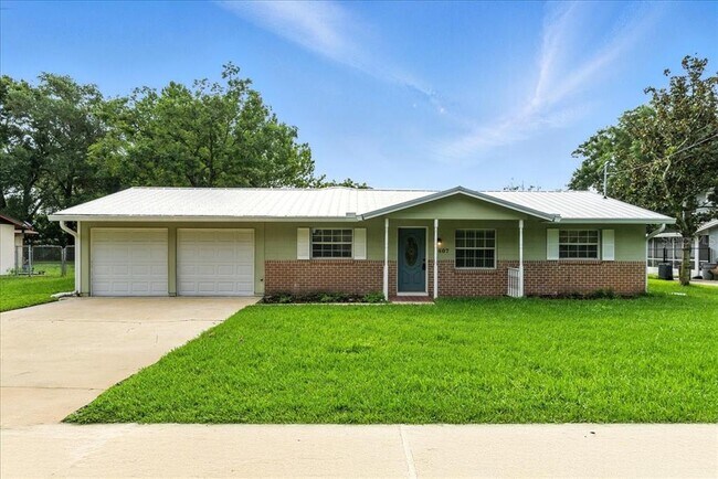 Primary Photo - 9407 Jr Ave
