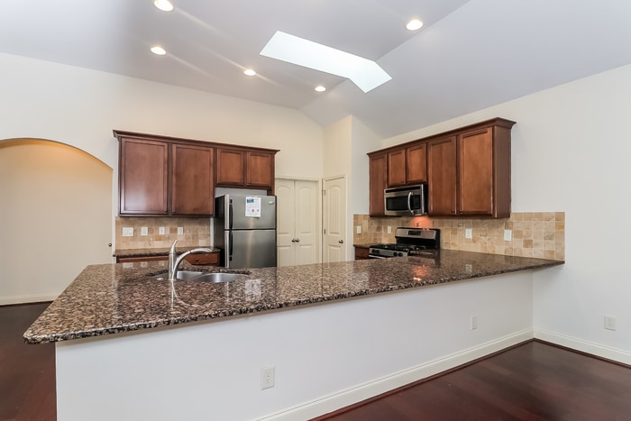 Building Photo - 229 Highland Village Ln