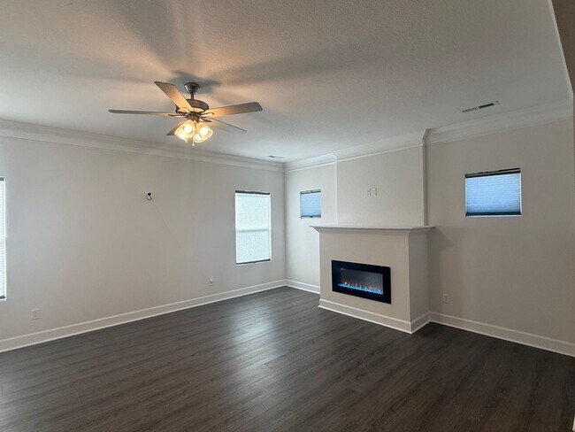 Building Photo - Like New Norfolk Single Family Home
