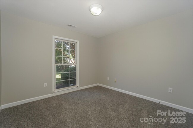 Building Photo - 840 Emerson Dr