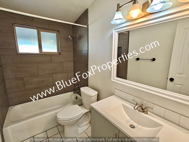 Building Photo - 3310 W Calle Toronja