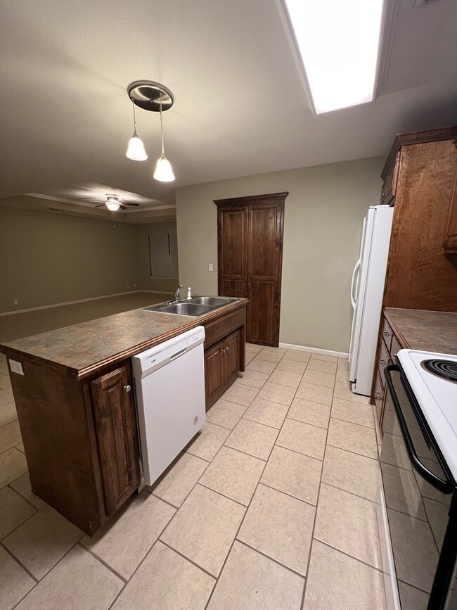 Building Photo - 1106 Kimmy Ln