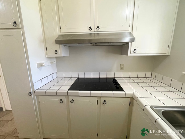 Building Photo - Spacious Four Bedroom Home in Westborough Neighborhood in South San Francisco