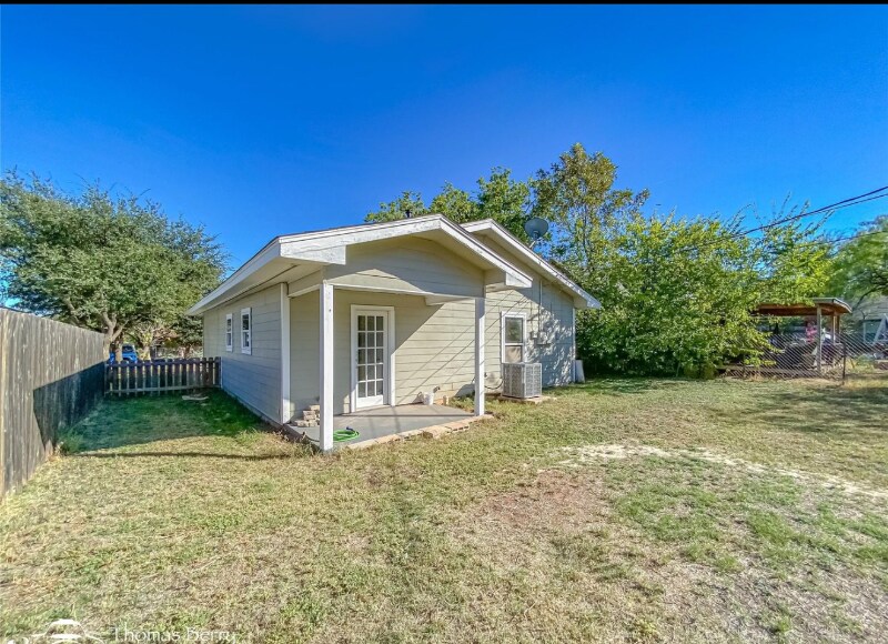 Building Photo - 342 Meander St