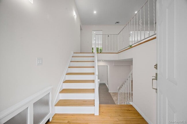 Building Photo - 26 Ravine Rd