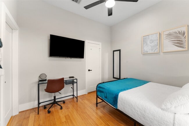 Building Photo - 3802 Lovejoy St