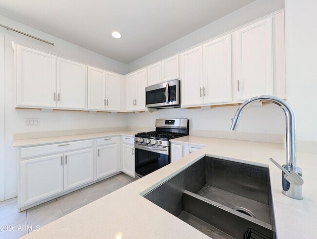 Building Photo - 9509 W Sells Dr