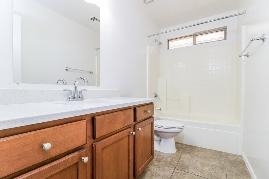 Building Photo - 11333 W Buchanan St