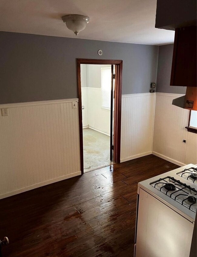 Building Photo - Move in Ready