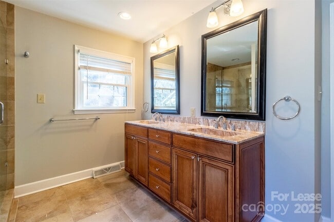 Building Photo - 6618 Castlegate Dr